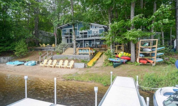 East Wakefield Maison | Private Lakefront Getaway—Fireplace & Hot Tub