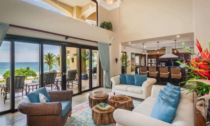 Playa Flamingo Maison | Villa de luxe en bord de mer avec piscine privée et femme de chambre à temps plein
