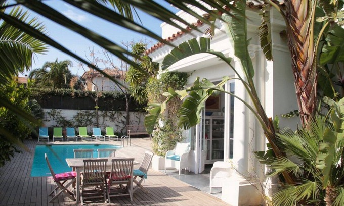 Passeig Maritim Villa | Superbe villa de luxe avec piscine saline, à 40 mètres de la mer, conviviale et familiale