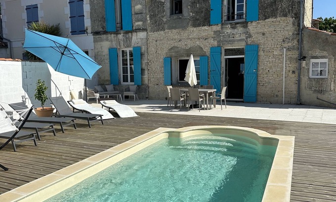 Haimps Maison | Stunning ‘Maison de Maitre’ with Private Pool, Near Cognac. Sleeps 10