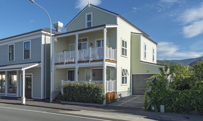 Nelson Maison | Stunning, modern yet characterful city-fringe townhouse in the heart of The Wood