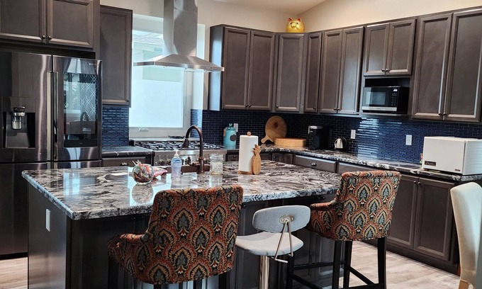 Redwood City Maison | Stunning New Custom-Built 2bd/1ba Home, Vaulted Ceilings, Chef's Kitchen
