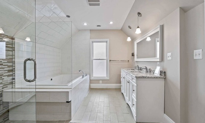 Pittsburgh Maison | Stunning & Newest 100+ year old Historic Victorian