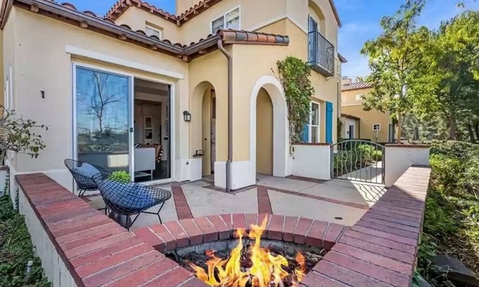 Newport Coast Maison | Stunning Newport Coast elegance & style. Luxe living near 5 star shops & dining.