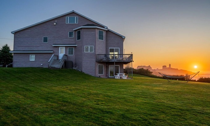 York Beach Maison | Superbe Nubble Lighthouse & Ocean Views, 3891 pieds carrés 267 'de côte rocheuse!