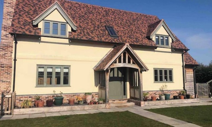 Heswall Autre | Stunning Oak Frame house with hot tub set in 3 acres of paddocks and gardens