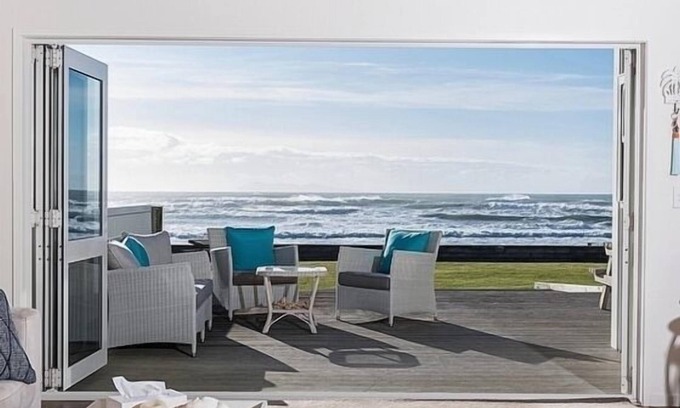 Waihi Beach Maison | Stunning ocean front luxury beach house.
