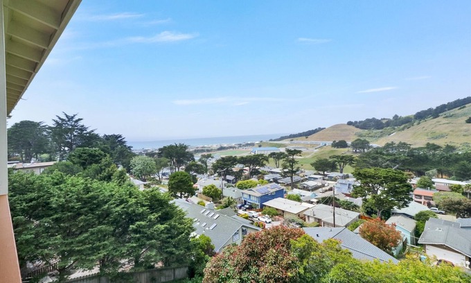 Sharp Park Maison | Stunning Ocean Mountain View Near SF+Beach Suite