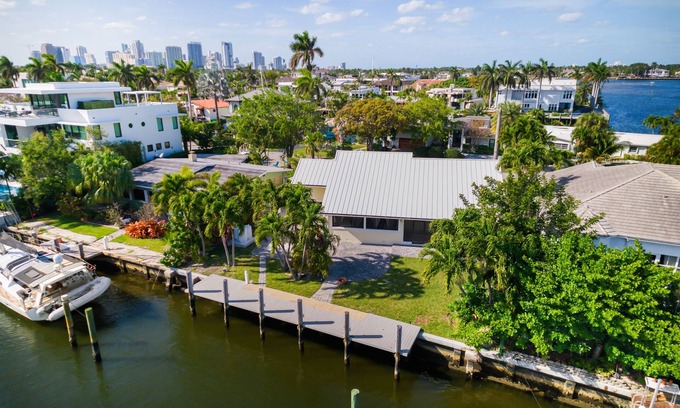 Lauderdale Harbours Maison | Stunning oceanfront home with boat parking & jetted tub - snowbird-friendly