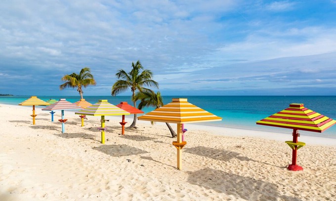 Williams Town Copropriété | Stunning Oceanfront Condo at Coral Beach unit 1107