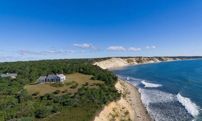 Chilmark Maison | Stunning Oceanfront Home in Chilmark