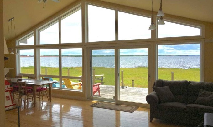 Malpeque Maison | Stunning Oceanfront PEI Cottage