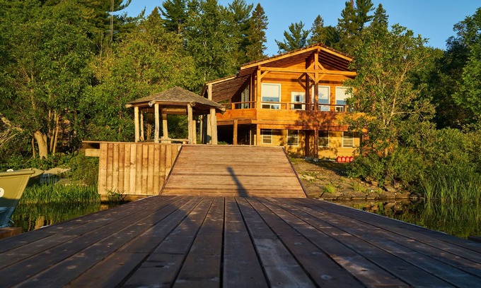 Timiskaming District Cabine | Stunning off grid cabin by the water!