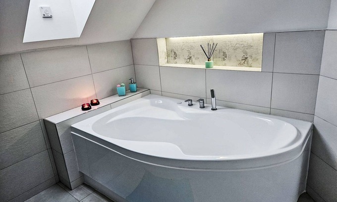 Zlate Hory Maison | Stunning private villa for 4 people with WIFI, TV, patio, pets allowed and parking