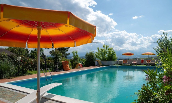 Citta Sant'Angelo Maison | Maison de vacances privée avec WIFI, piscine, TV, patio, animaux admis, parking, près de Pescara