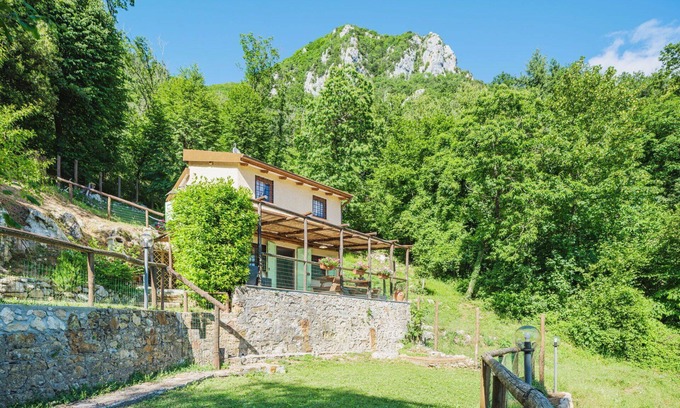 Stazzema Maison | Merveilleuse maison de vacances privée pour 4 personnes avec WIFI, TV, terrasse et animaux admis