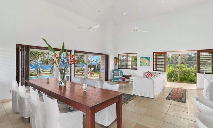 Port Vila Maison | Stunning private, beachfront accommodation in paradise!
