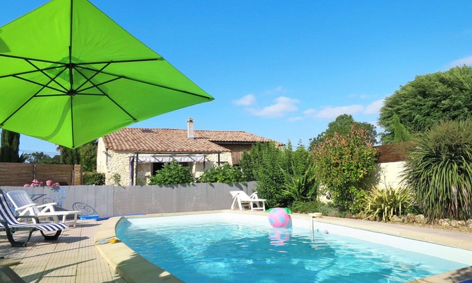 Cissac-Medoc Maison | Merveilleuse maison de vacances privée pour 5 personnes avec piscine, WIFI, TV et terrasse