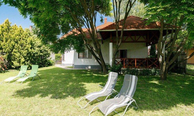 Balatonboglar Maison | Belle maison de vacances privée avec WIFI, climatisation, TV, patio et animaux admis