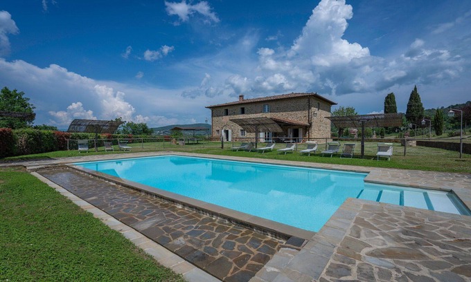 Badia Agnano Villa | Maison de vacances privée avec internet, piscine privée, climatisation, patio, vue panoramique