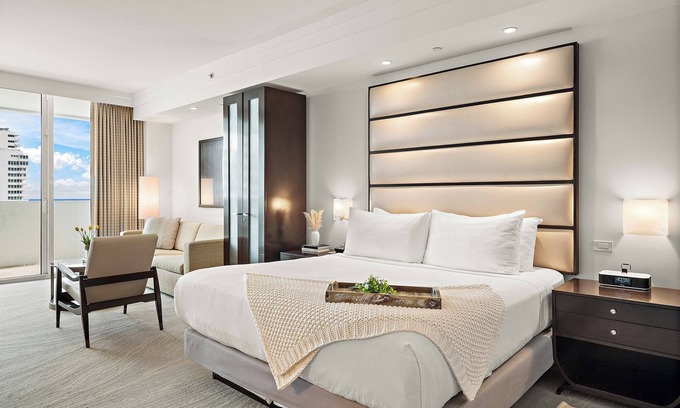 Mid Beach Copropriété | Stunning Private Studio at Fontainebleau Tresor - 802