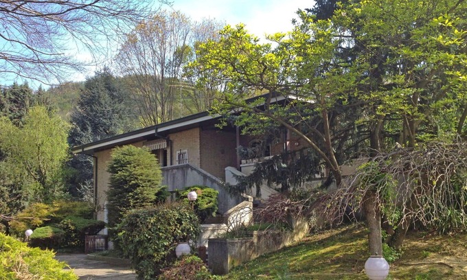 Villa d'Adda Maison | Stunning private villa for 8 guests with WIFI, TV, terrace, pets allowed and parking