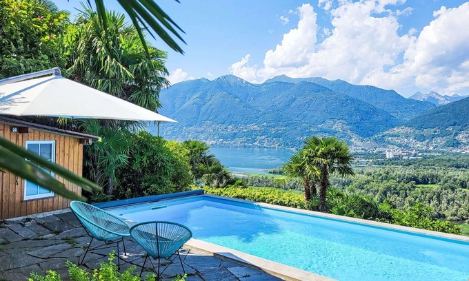 Magadino Maison | Stunning private villa with private pool, WIFI, TV, patio, pets allowed and panoramic view