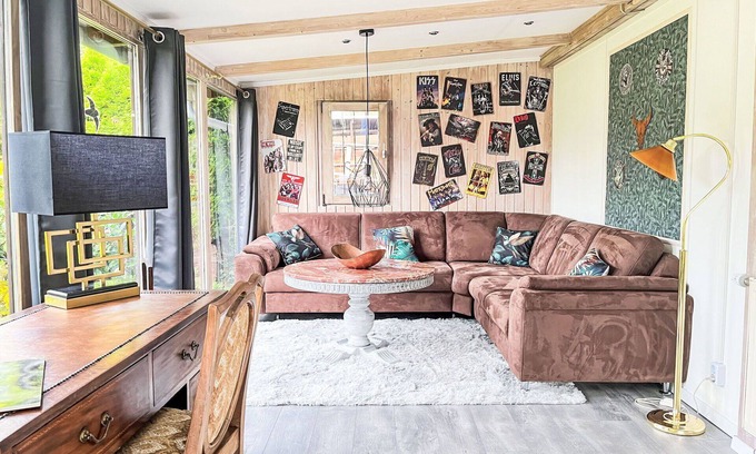 Altenburschla Maison | Stunning private villa for 5 guests with WIFI, TV and patio