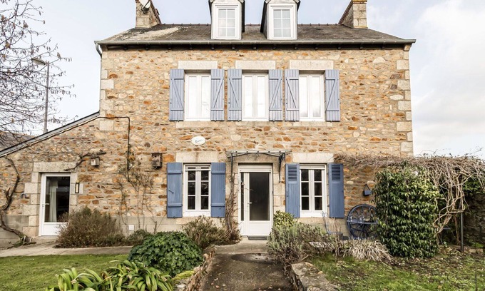 Yffiniac Maison | Belle maison de vacances privée pour 8 personnes avec WIFI, TV, animaux admis et parking