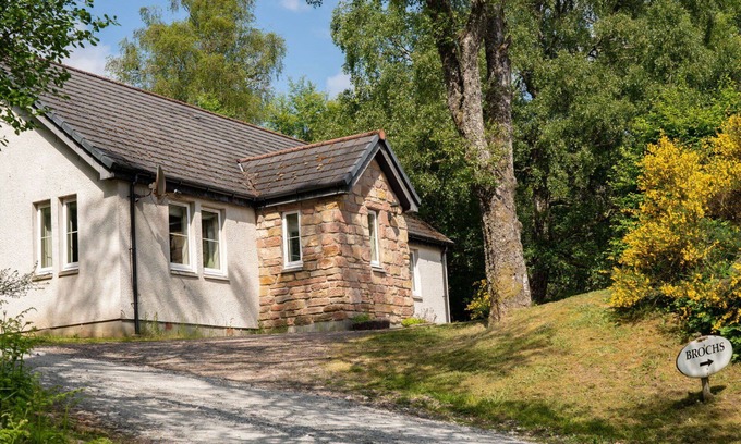 Bearnock Maison | Belle maison de vacances privée avec TV, patio, animaux admis, vue panoramique et parking