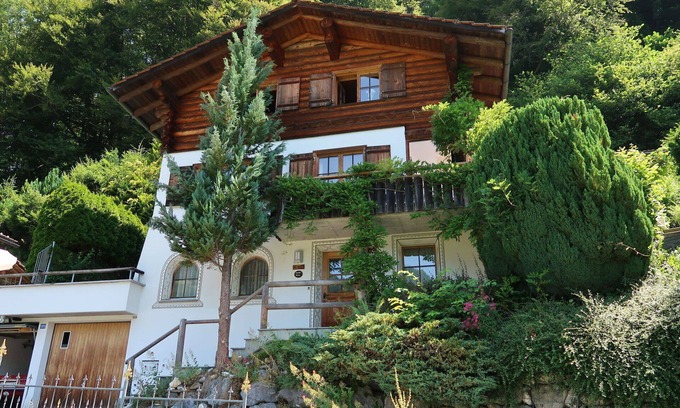 Luzein Maison | Belle maison de vacances privée pour 6 personnes avec WIFI, TV, patio et vue panoramique