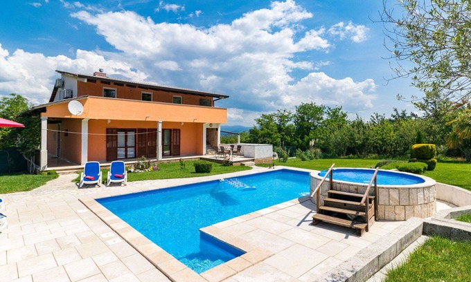 Rakotule Maison | Maison de vacances privée avec climatisation, WIFI, piscine privée, TV, terrasse, animaux admis
