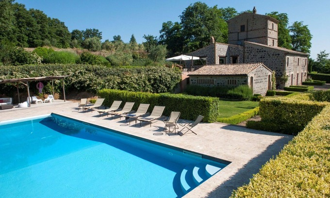 Porano Villa | Belle maison de vacances privée avec climatisation, WIFI, piscine privée, TV, patio et parking