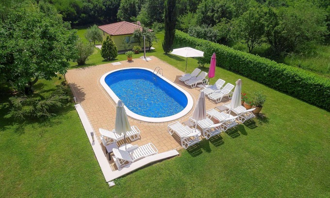 Marceljani Maison | Belle maison de vacances privée pour 2 personnes avec climatisation, WIFI, piscine, TV et terrasse