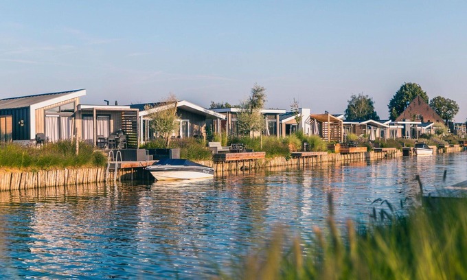 Linden Maison | Stunning private villa for 4 guests with WIFI, TV, terrace and parking