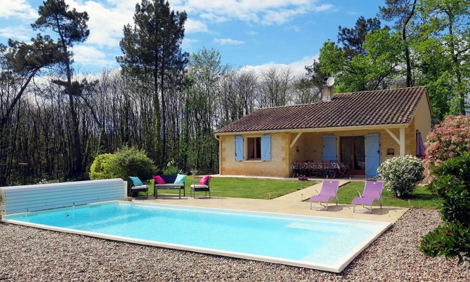 Blanquefort-sur-Briolance Villa | Maison de vacances privée avec bain à remous, piscine privée, WIFI, TV, terrasse, animaux admis