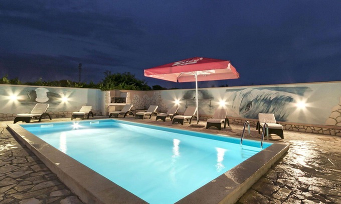 Skatari Maison | Belle maison de vacances privée avec piscine privée, climatisation, WIFI, TV, terrasse et parking
