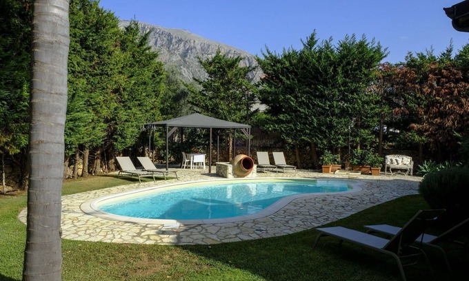 Cinisi Villa | Belle maison de vacances privée avec piscine privée, WIFI, climatisation, TV et patio