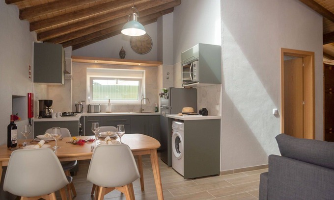 Linho Villa | Belle maison de vacances privée pour 4 personnes avec WIFI, climatisation, TV et terrasse