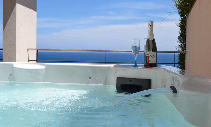 Llanca Villa | Spectaculaire maison neuve en bord de mer sur la Costa Brava. Wifi, A / C