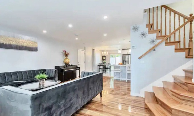 Aurora Maison | Stunning Remodeled w/ 5BR & 3BA