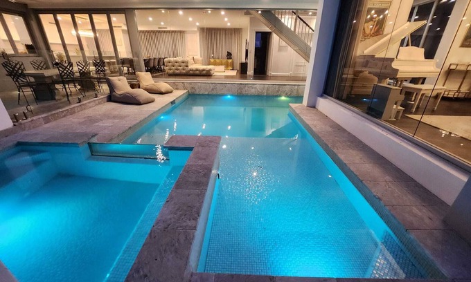 Shell Cove Maison | Stunning Resort Style Spa & Sauna Retreat (kid friendly) in Shell Cove