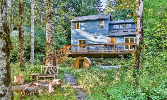 Brightwood Maison | Stunning Riverfront Getaway, *Pet Friendly*, Barrel Sauna, Huge Deck, Game Room, Fire-Pit, Pool