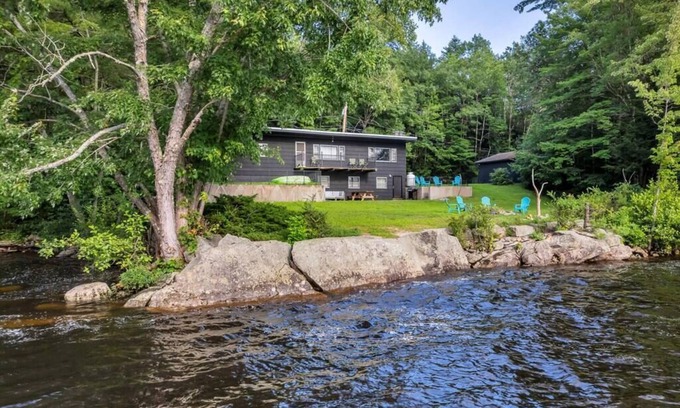 West Buxton Maison | Stunning Saco River Front Home