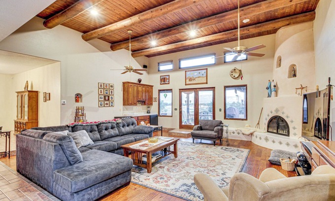 Rio Rancho Maison | Stunning Sandia Mtn Views: Rio Rancho Retreat
