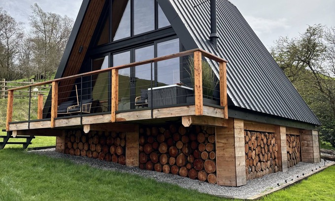 Graigfechan Cabine | Stunning Scandinavian A Frame lodge with outside bathtub