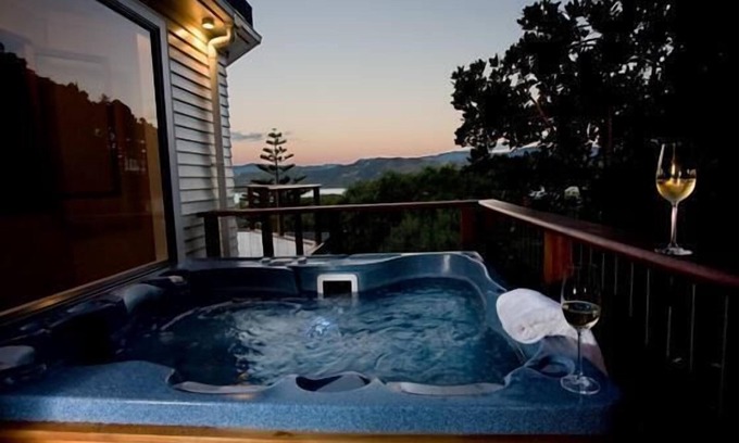 Seatoun Maison | Superbe colline retraite autonome avec une vue imprenable sur le port