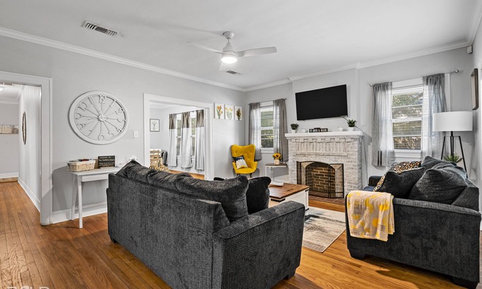 Caddo Heights-South Highlands Maison | Stunning, southern charm home w/ king bed