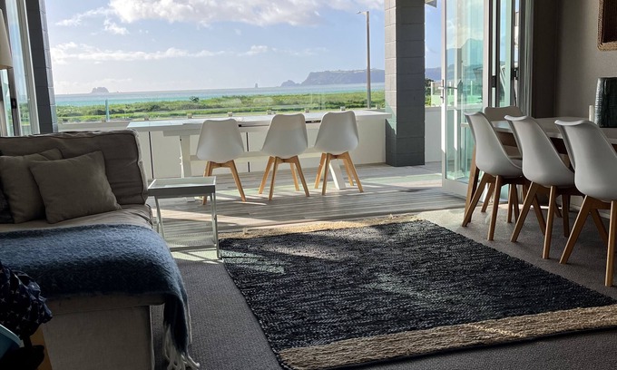 Whitianga Maison | Stunning, Spacious Family Bach on the Beach