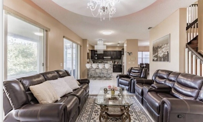 Survey Creek Maison | SPACIOUS water front 5be+/3ba close toTURNPIKE 10’ to pompano beachBIG DISCOUNT